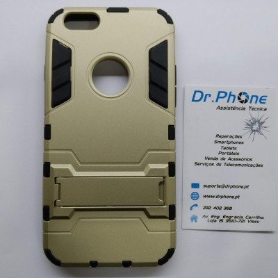 Capa para smartphone bege e preta ao lado de cartão informativo da loja Dr.Phone