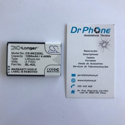 Bateria Cameron Sino ao lado de cartão de visita da assistência técnica Dr Phone