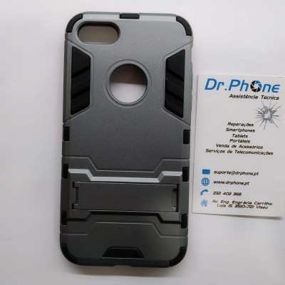 Capa de telemóvel cinza e preta com suporte e cartão de assistência técnica