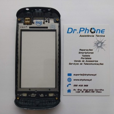 Estrutura interna preta de smartphone ao lado de cartão de visita da Dr.Phone