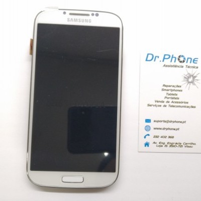 Smartphone Samsung branco ao lado de cartão de visita da Dr.Phone