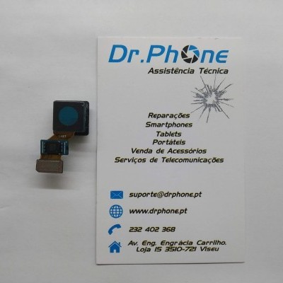 Pequena câmara preta ao lado de cartão de visita da empresa Dr. Phone com serviços e contacto em português.