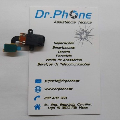 Componente eletrônico sobre cartão de visita da Dr.Phone com informações de serviços, contacto e localização