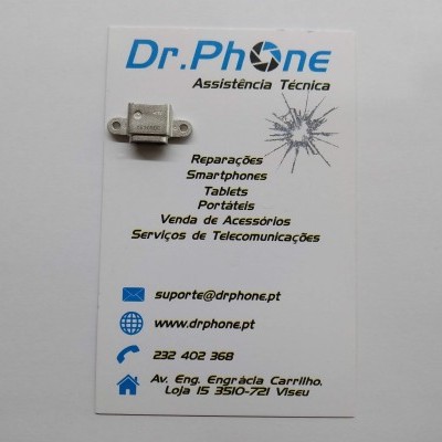 Conector metálico sobre cartão de visita da Dr.Phone