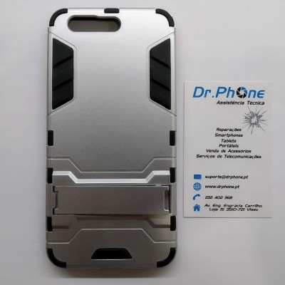 Capa de smartphone cinza e preto com cartão da Dr. Phone