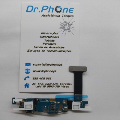 Placa eletrónica para smartphone sobre cartão de visita da Dr.Phone