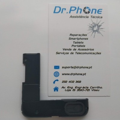 Peça preta eletrónica e cartão de visita da Dr.Phone sobre fundo branco