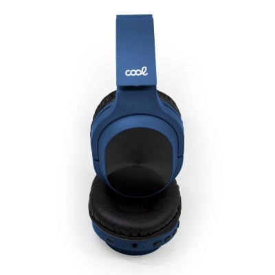 Auriculares sem fios azuis e pretos com o texto 'Cool' na banda superior