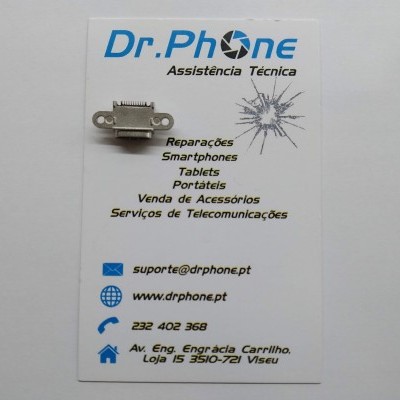 Conector de carregamento em metal sobre cartão de visita da Dr.Phone