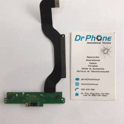 Peça eletrónica com cabo flexível junto a cartão de visita da Dr Phone