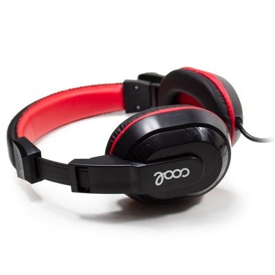 Auricular preto e vermelho com cabo e logo branco