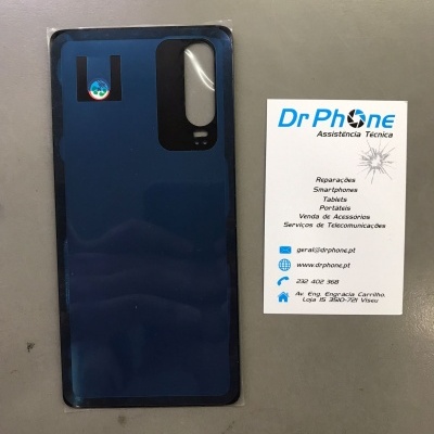 Tampa traseira de smartphone azul com recortes para câmara e cartão de visita da assistência técnica Dr Phone