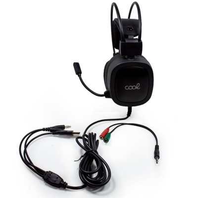 Auricular preto com microfone e cabo com conectores de áudio