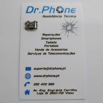 Cartão de visita branco com texto da empresa Dr.Phone e um pequeno componente eletrónico