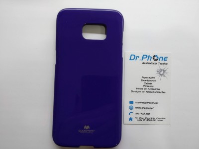 Capa de telemóvel roxa brilhante ao lado de cartão de visita