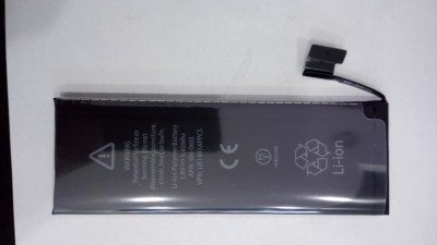 Bateria preta Li-ion com texto e símbolos impressos