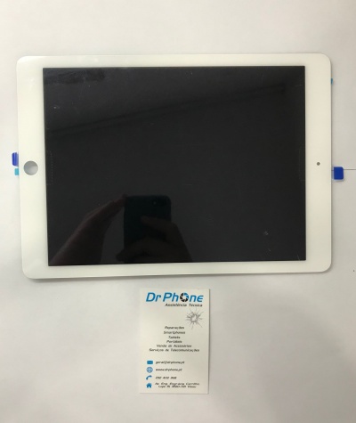 Tablet branco com ecrã preto e cartão de visita da Dr Phone