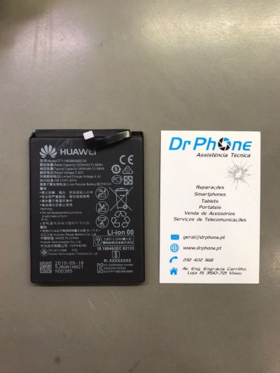 Bateria Huawei preta e cartão de visita Dr Phone sobre fundo cinzento