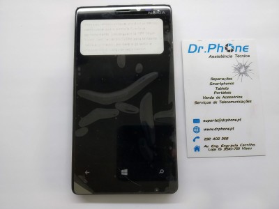 Smartphone Nokia preto com etiqueta branca e cartão de assistência técnica Dr.Phone sobre fundo branco