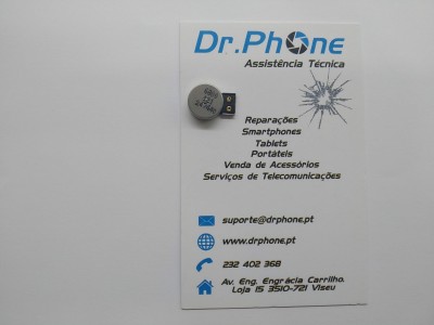 Cartão de visita da assistência técnica Dr.Phone com componente eletrónico pequeno em cima