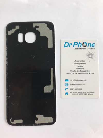 Capa traseira preta de smartphone com cartão de visita Dr Phone Assistência Técnica