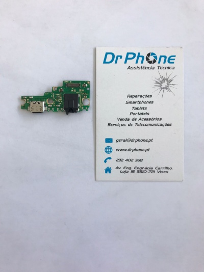 Circuito eletrónico verde junto a cartão de visita da Dr Phone Assistência Técnica