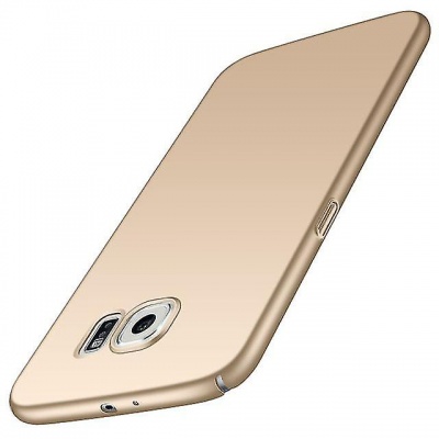 Capa protetora dourada para smartphone com recortes para câmera e conector