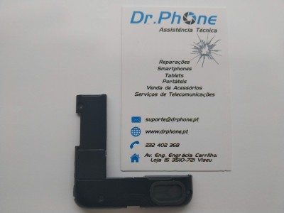 Peça preta eletrónica e cartão de visita da Dr.Phone sobre fundo branco