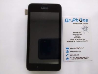 Smartphone Nokia preto ao lado de cartão de visita da Dr.Phone