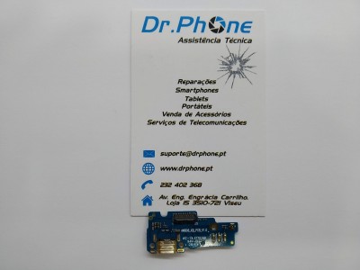 Cartão de visita Dr.Phone e componente eletrónico azul com conector USB