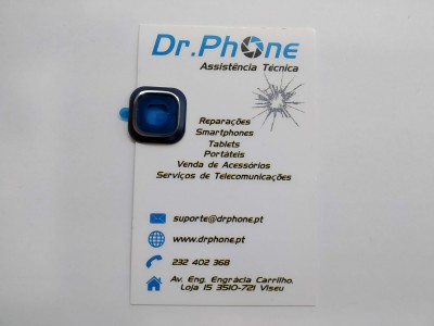 Lente azul metálica quadrada em cima de cartão de visita da Dr.Phone Assistência Técnica