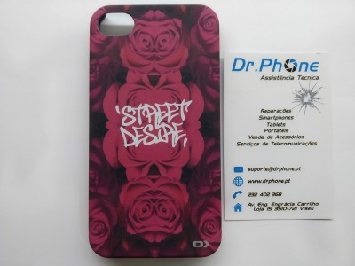 Capa de telemóvel com padrão de rosas e texto 'STREET DESIRE' junto a cartão de visita Dr.Phone