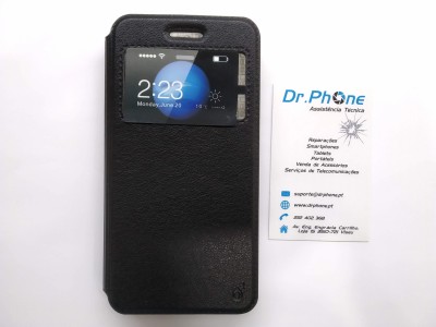 Capa preta para smartphone com visor transparente mostrando hora e cartão de visita branco da Dr.Phone