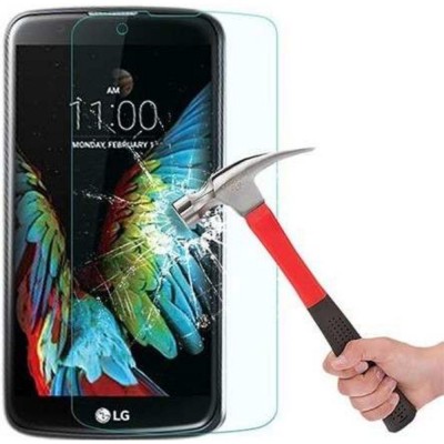 Smartphone LG com vidro protetor partido e mão segurando martelo