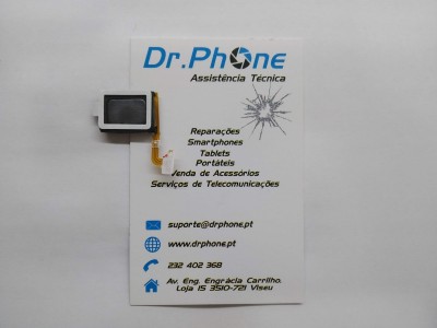 Pequeno componente eletrônico com ecrã retangular preto sobre cartão de visita da Dr.Phone