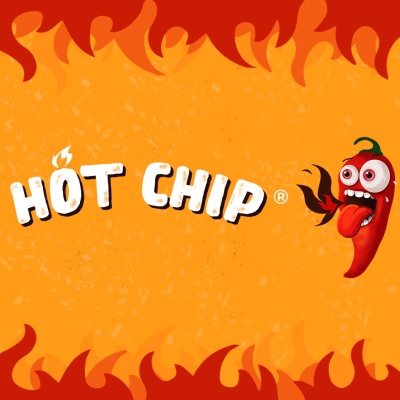 Logo HOT CHIP® com desenho de pimento vermelho a cuspir fogo em fundo laranja e fogo vermelho nas bordas