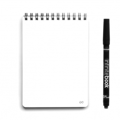 Bloco de notas branco com espiral e caneta preta infinitebook