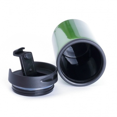 Garrafa térmica verde com tampa preta destacável