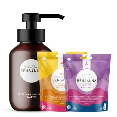 Embalagens de produtos BEN&ANNA com garrafa de dispensador preta e três pacotes coloridos