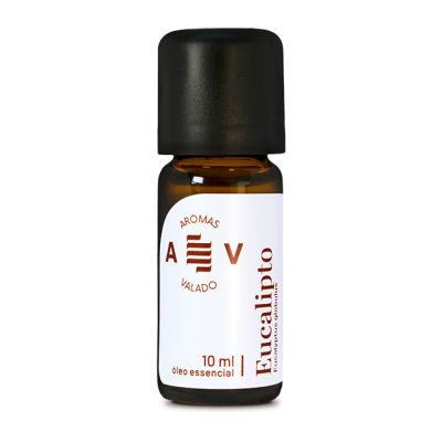 Frasco pequeno de óleo essencial de eucalipto com rótulo branco e tampa preta
