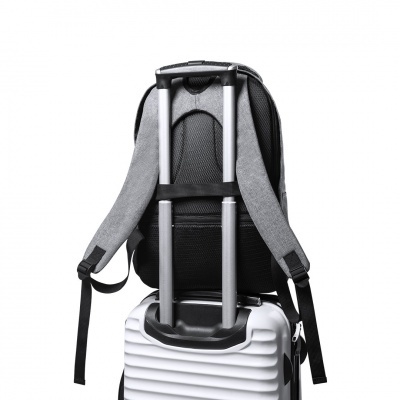 Mochila em RPET (Material 100% reciclado) com abertura anti-roubo