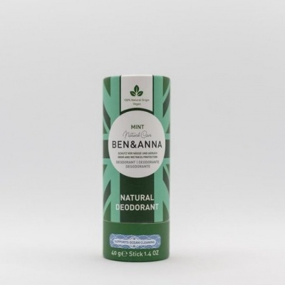 Desodorizante natural Ben & Anna Mint Herbal Care em embalagem verde
