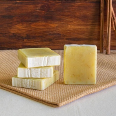 Sabão artesanal hidratante de Manteiga de Cacau Camomila e Calêndula - Miristica