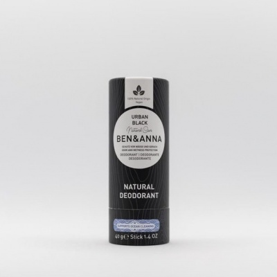 Desodorizante natural Ben & Anna Urban Black em stick preto com etiqueta branca