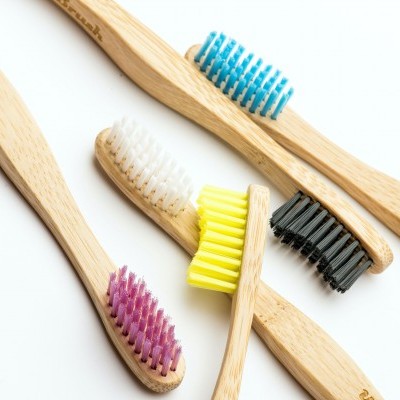 ESCOVA DE DENTES DE BAMBU HUMBLE BRUSH