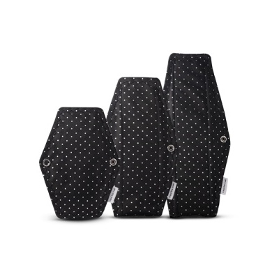 Conjunto de três almofadas de viagem pretas com pontos brancos