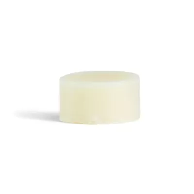 Bastão sólido branco cilíndrico sobre fundo branco