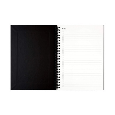 Caderno de capa preta com lista To Do na página aberta