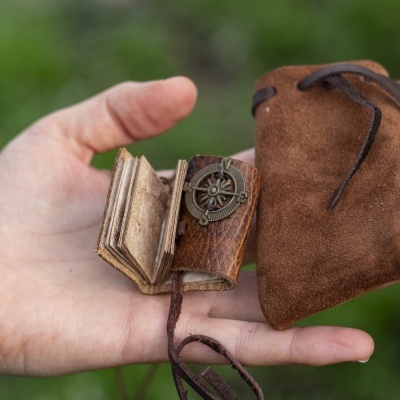 Caderno Miniatura com Bússola