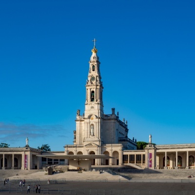 (quase) tudo o que precisa de saber sobre Os Caminhos e as Aparições de Fátima